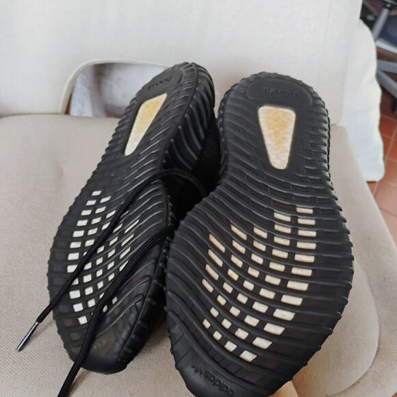 adidas Yeezy Boost 350 v2 Bred CP9652 sz 9.5 - Picture 6 of 7